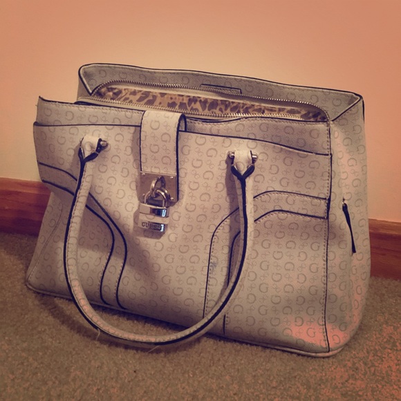 NEW Guess handbag - Picture 1 of 7